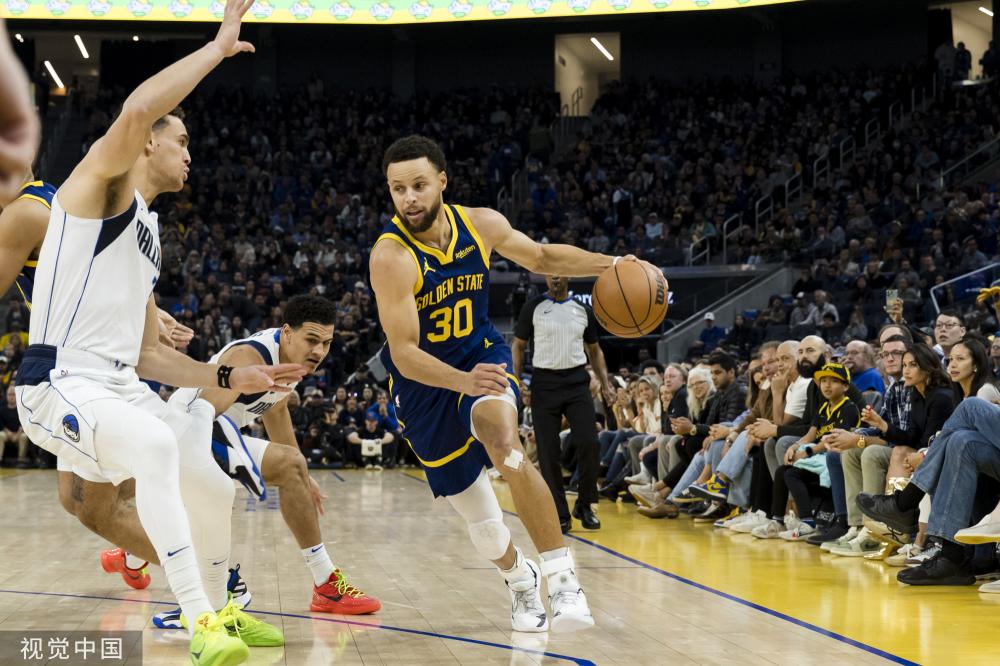 舞台上发出 舞台上发出